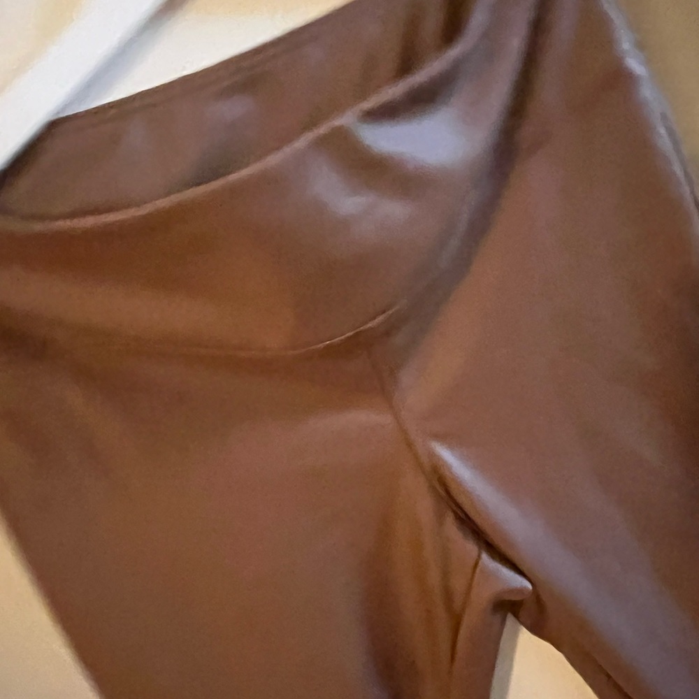 Beautiful faux leather size med